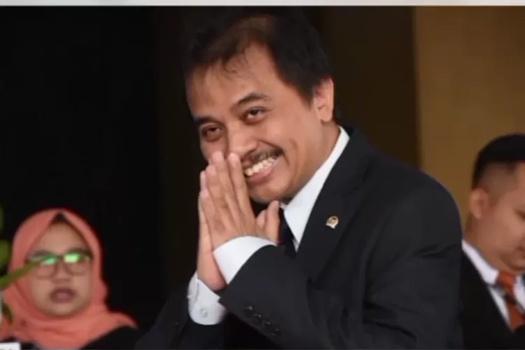 Roy Suryo muncul dan menuding jika Gibran Rakabuming tidak pernah lulus kuliah (politikhariini) 