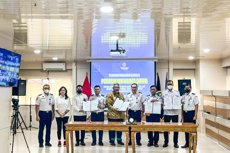 Kemenhub Tingkatkan Pelayanan Angkutan Publik Kapal Perintis, Tol Laut ...