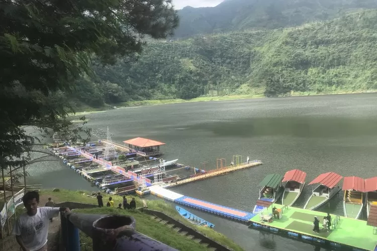 Menikmati Keindahan Telaga Menjer Dengan Perahu Gethek Suara Merdeka Kedu