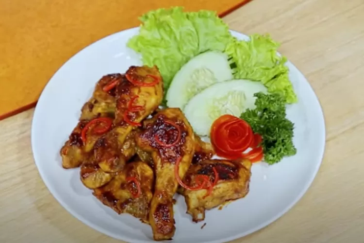 Harumnya Bikin Tetangga Ngiler! Nih Resep Ayam Bakar Ala Chef Rudy ...