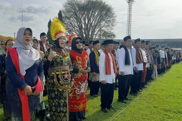 Upacara Hab Kemenag Peserta Kenakan Pakaian Adat Semangat Keberagaman