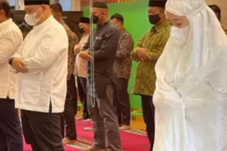 Ini Posisi Shaf Terbaik Makmum Laki Dan Perempuan Dalam Shalat