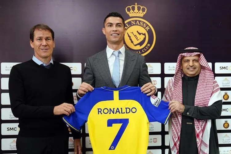 Resmi Dikenalkan Al Nassr, Cristiano Ronaldo: Saya Ingin Tantangan Baru ...