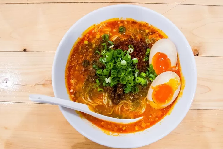 Hanya Dengan 3 Bahan Ini Membuat Mie Instan Viral Dengan Kuah Ramen