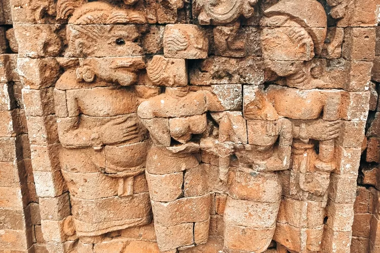 Relief Cerita Panji Wasengsari Di Batur Candi Mirigambar Klik Times