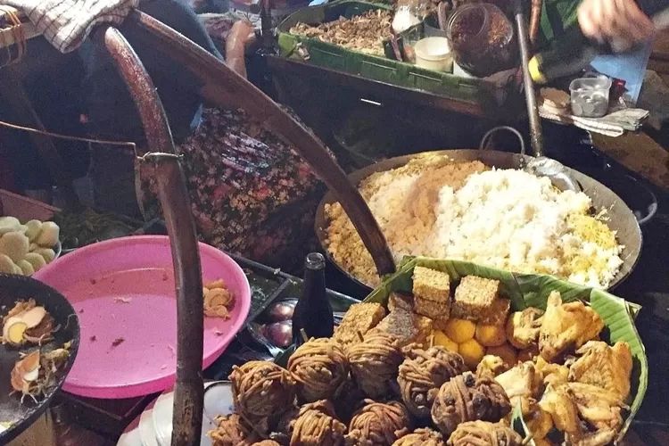 3 Tempat Wisata Kuliner Di Malang Yang Terkenal Kelezatannya - Klik Aktual