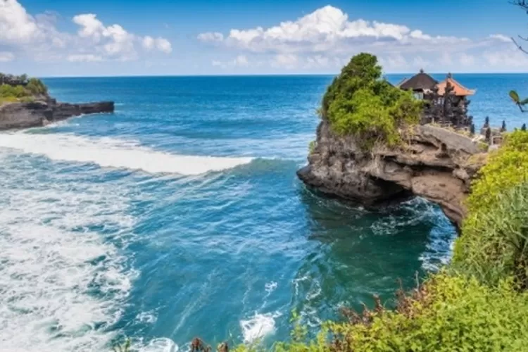 3 Daya Tarik Destinasi Wisata Pantai Batu Bolong Di Bali Lombok