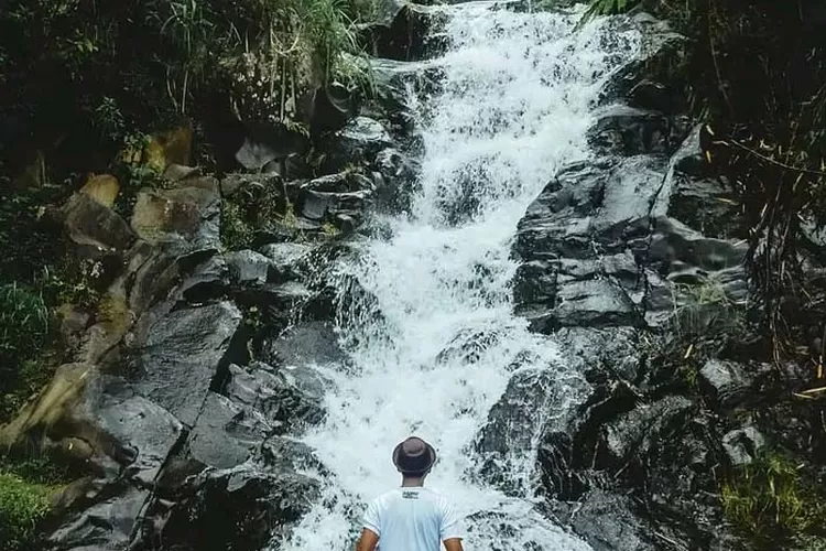 air terjun Gedangan Nganjuk yang masih alami pas untuk berlibur. (instagram /@nganjukkotaangin)