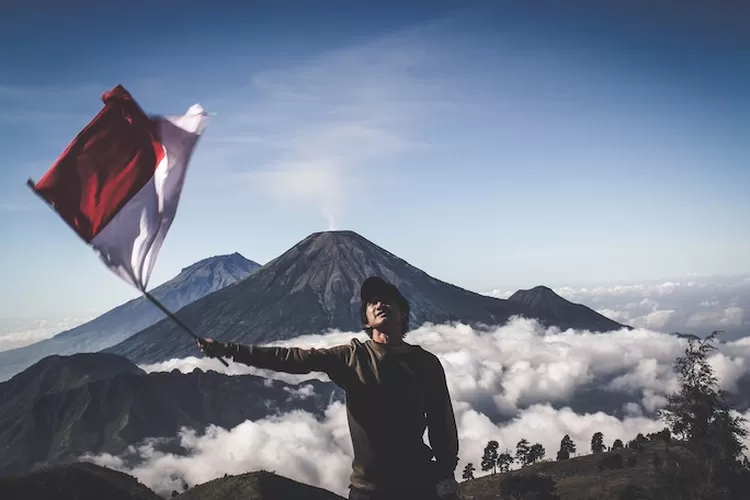 Lirik Lagu Indonesia Raya 3 Stanza Lagu Kebangsaan Indonesia Lagu Wajib Nasional dan Wajib Hafal Luar Kepala (Foto oleh Dio Hasbi Saniskoro dari Pexels)