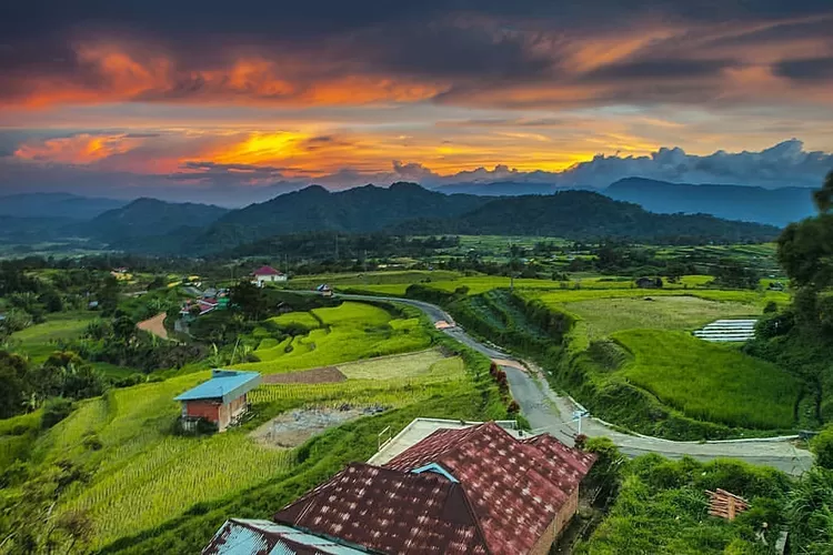Keindahan desa wisata Nagari Pariangan kebanggaan Indonesia, desa terindah di dunia dari Sumatera Barat (Instagram @nagaripariangan)
