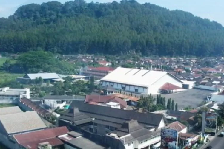 Mitos Atau Fakta.! Mengungkap Legenda Paku Bumi Di Balik Gunung Tidar ...