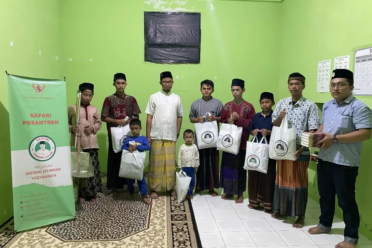 Berikan Bantuan Sembako Ke Pondok Pesantren Sleman Santri Dukung Ganjar Diy Gaungkan Semangat