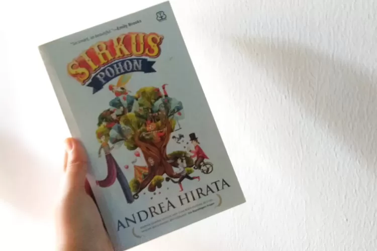 Review Novel Sirkus Pohon Karya Andrea Hirata, Jenaka dan Penuh Makna.  (SMOL.ID/Aghnina Nur Imani)
