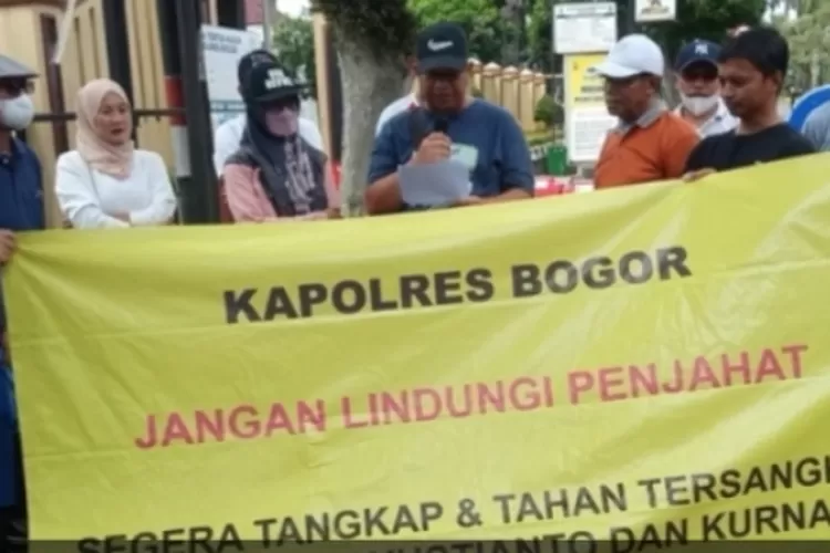 Warga Demonstrasi depan polres Bogor. (Jab/Bogor Times)