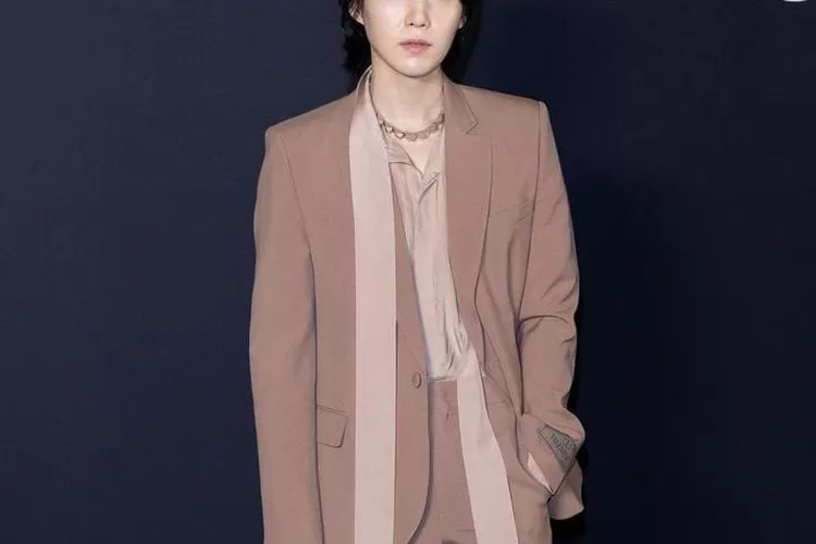 Suga Resmi Jadi Brand Ambassador Valentino, Member Kedua BTS Jadi