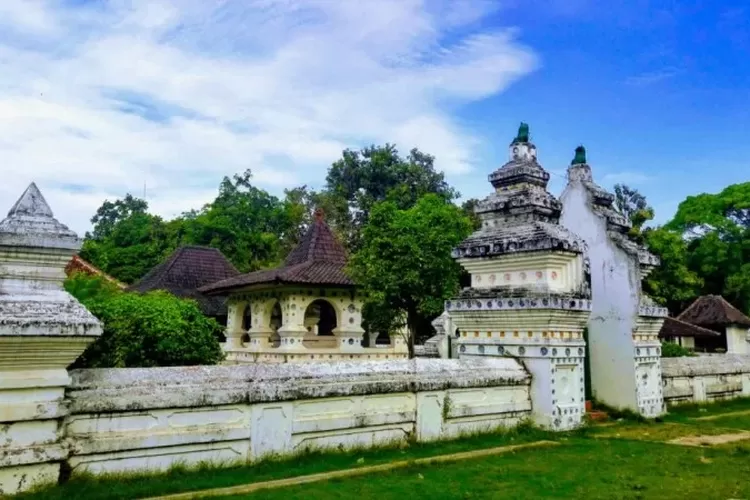 Destinasi Wisata Sejarah Keraton Kanoman, Merenungi Kebesaran Islam Di ...