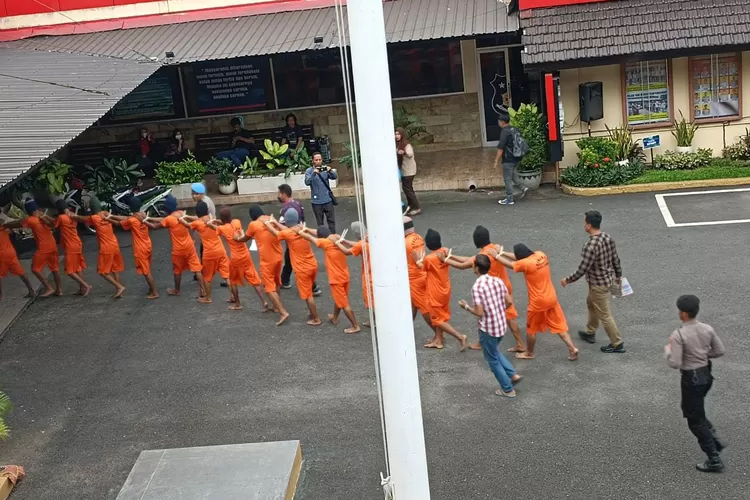 Polisi Periksa Politisi Golkar Dan Pemilik Lahan Tambang Emas Ilegal ...