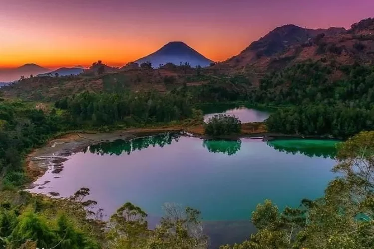 Telaga Warna Dieng Objek Wisata Yang Menawarkan Keunikan Warna Telaga Yang Berwarna Warni