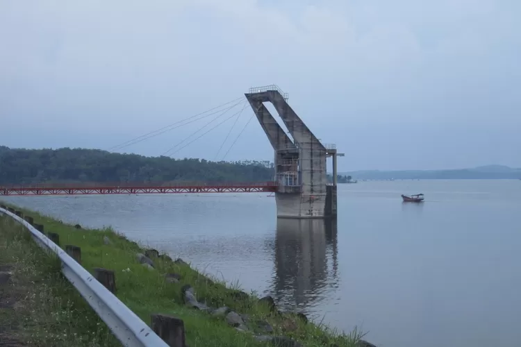 Butuh liburan antiribet? Ini dia 7 destinasi wisata alam Sragen yang sejuk, asri, dan cocok untuk keluarga maupun solo traveler. (nyikantil.blogspot.com)