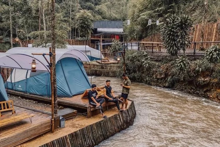 Glamping Asik Di Bandung, Di Tepi Sungai, Bisa Rafting Seru-seruan ...