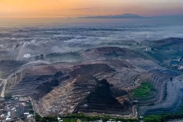 Situasi Terkini Gunung Sampah Di Bantar Gebang Apakah Setara Dengan Gedung Lantai Gora Juara