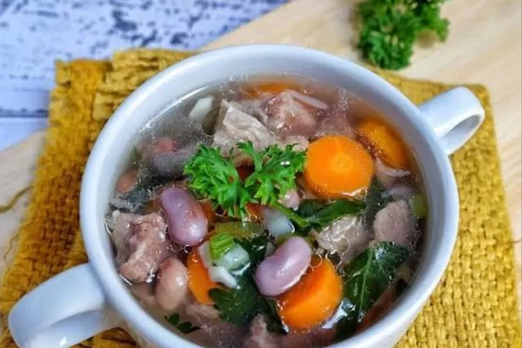 Olahan daging sapi khas Manado, ini resep sup brenebon kacang merah