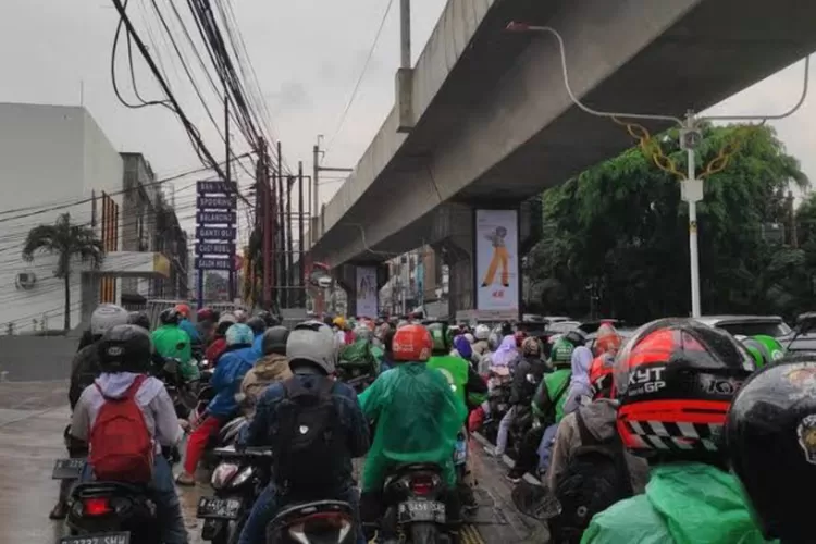 Hujan Deras Guyur Jaksel Hingga Banjir, Jalan Fatmawati-TB Simatupang ...