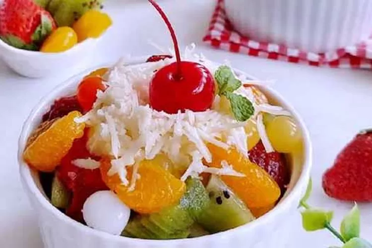 Resep Salad Buah Super Segar Tak Mudah Cair, Cocok untuk Dijadikan Cemilan di Malam Hari! (PutriChristian/Cookpad)
