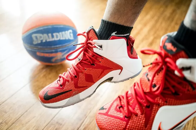 Sepatu basket hotsell lebron james