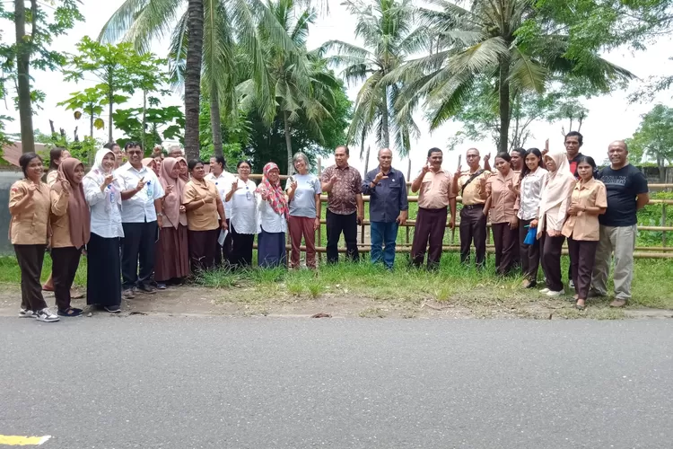 Kunjungi Sman Nangapanda Kadis P Dan K Ntt Pantau Penerapan Program