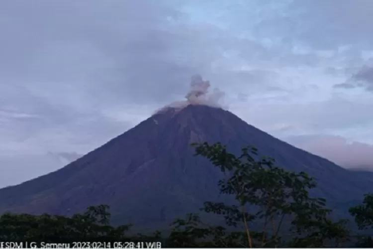 Gunung Semeru Kembali Erupsi, Segini Tinggi Kolom Letusan Di Atas ...