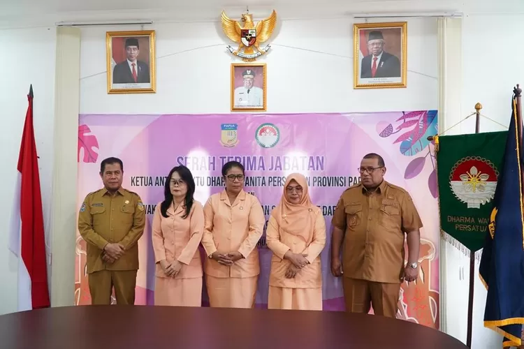 Serah Terima Jabatan Antar Waktu DWP Provinsi Papua Periode 2019-2024 ...