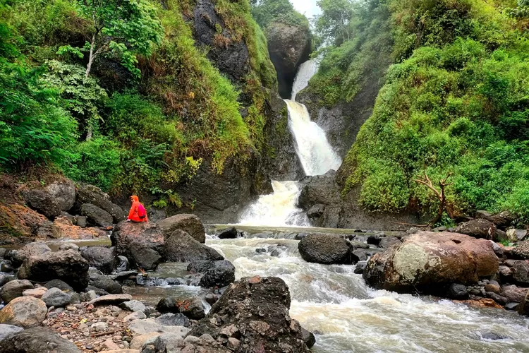 Curug Jagapati berundah lima di aliran Ci Limbung, Desa Neglasari, Kecamatan Cisompet, Kabupaten Garut.*