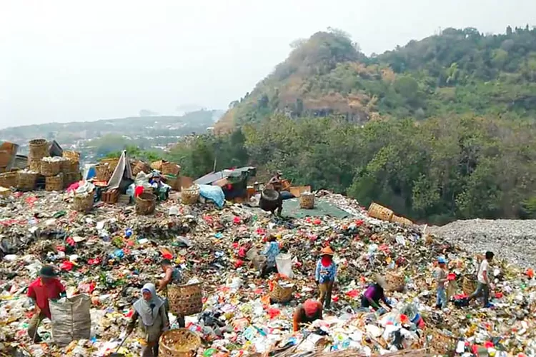 Contoh Teks Laporan Hasil Observasi Tentang Sampah Singkat - Metro