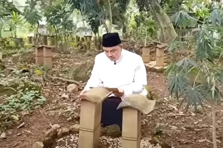 Panduan Ziarah Kubur Lengkap Dengan Doa Tahlil Dan Surat Yasin 83 Ayat Dengan Bahasa Arab 