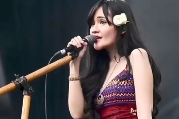 Viral Di Tiktok Ini Lirik Lagu Dan Chord Gitar Asmalibrasi Dari Soegi Bornean Band Asal 