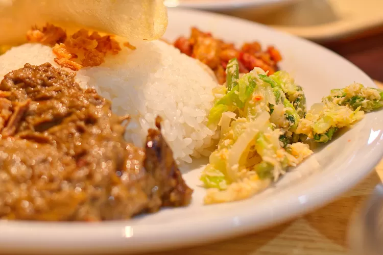 Kuliner Menggoda Selera, Dengan Makanan Khas Situbondo yang Lezat (Foto/Jatim Network/Unsplash / Takashi Miyazaki.)