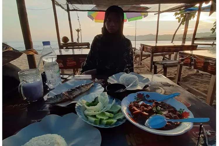 Yuk Seru Seruan Menyantap Ikan Bakar Di Tepi Pantai Tambakrejo Blitar