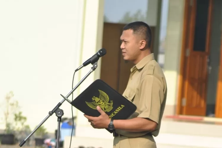 Cukup 5 Menit, Contoh Teks Amanat Pembina Upacara Bendera Hari Senin ...