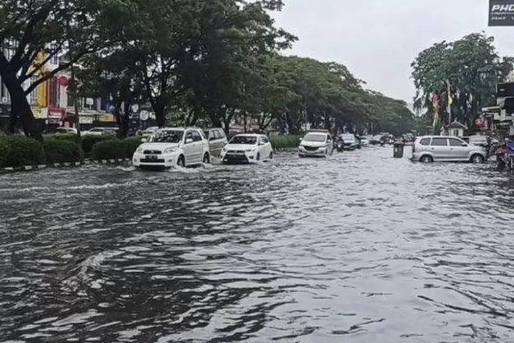 Update banjir Jakarta, pada Senin, 27 Febuari 2023. (ist)