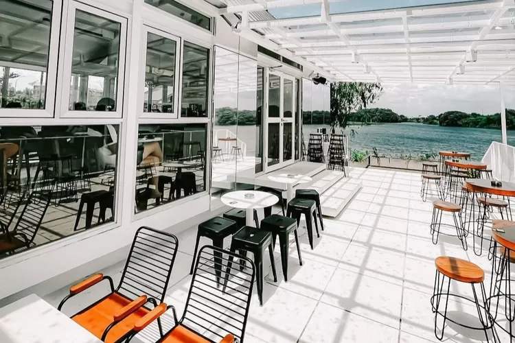 Baru! December By The Bay: Coffee Shop Di Jakarta Barat Dengan View ...