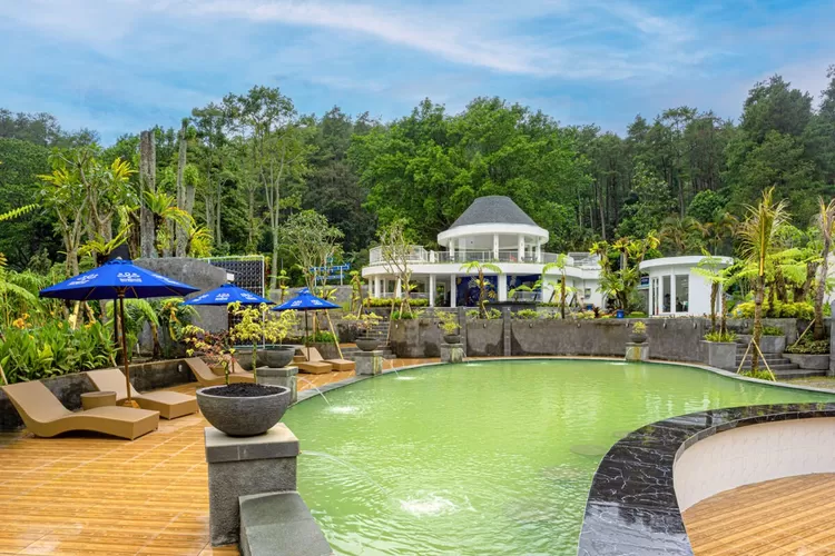 Fasilitas kolam air panas di Songgoriti Hot Springs, Kota Batu, Malang, Jawa Timur. (Songgoriti Hot Springs)