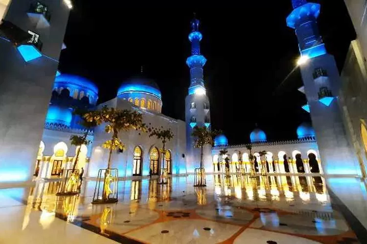 Masjid Raya Sheikh Zayed Solo dibuka untuk umum (Endang Kusumaatuti)
