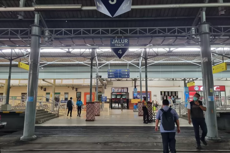 Terduga teroris berinisial M ditangkap Densus 88 di Stasiun Solobalapan. Identitas dan barang bukti masih dirahasiakan. (dok. Humas Daop 6 Yogyakarta / HukamaNews.com)