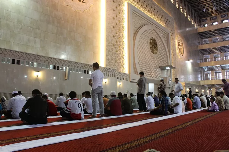 Sholat Tarawih Berapa Rakaat? Begini Rasulullah Mencontohkan Tentang