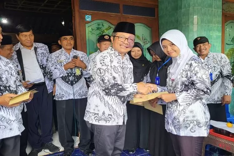 Tambahan Gaji Guru Honorer Dari Dana Bos Tapi Ada Syarat Yang