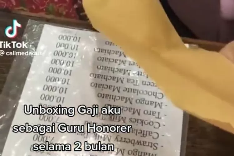 Bikin Haru Momen Bahagia Seorang Guru Honorer Deg Degan Buka Amplop