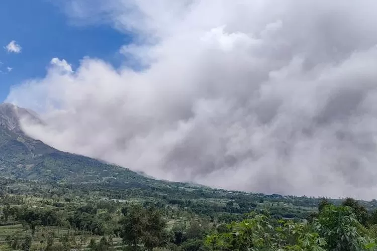 Ini Cara Lindungi Diri Dari Hujan Abu Vulkanik Pasca Erupsi Gunung ...