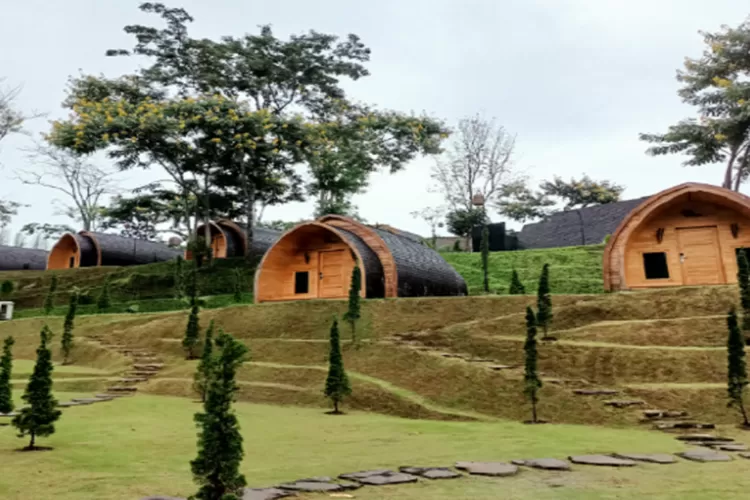 Potret destinasi wisata Rumah Hobbit di Bantul Yogyakarta.