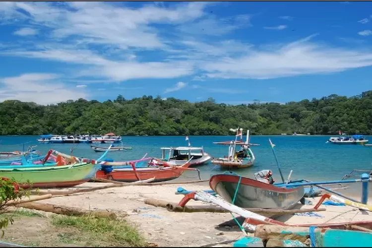 Rekomendasi Wisata Pantai di Malang: Pantai Sendang Biru yang Indah dan Menggoda (malangkab.go.id)